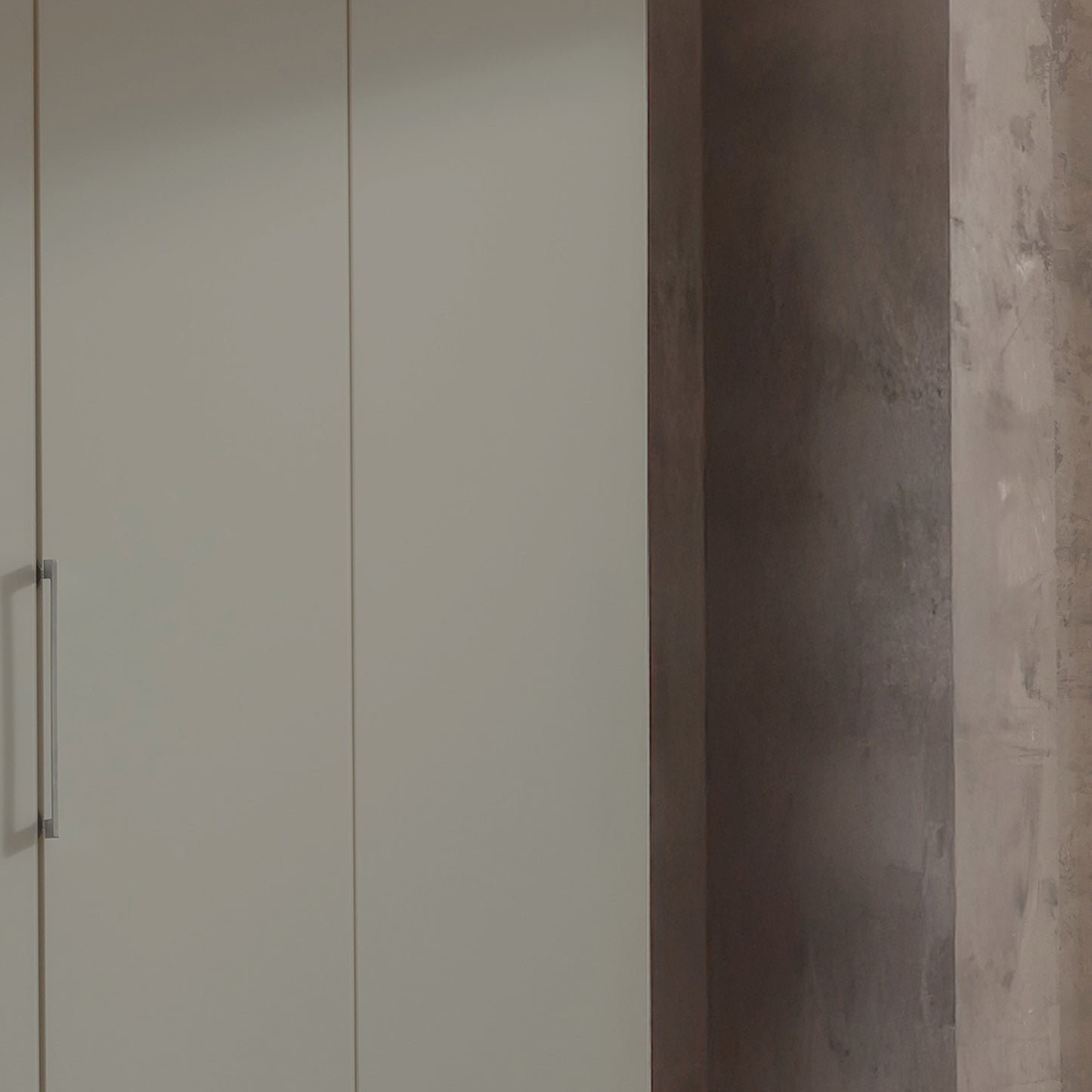 Halver Pebble Grey 5 Door Hinged Wardrobe (W250cm) - Side View with  Handle