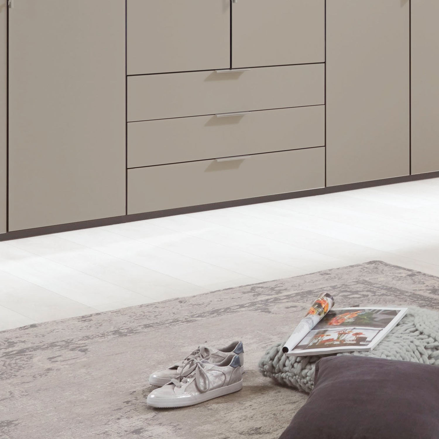 Halver Pebble Grey 6 Door Wardrobe with Drawers (W300cm) - Closeup View Of Drawers