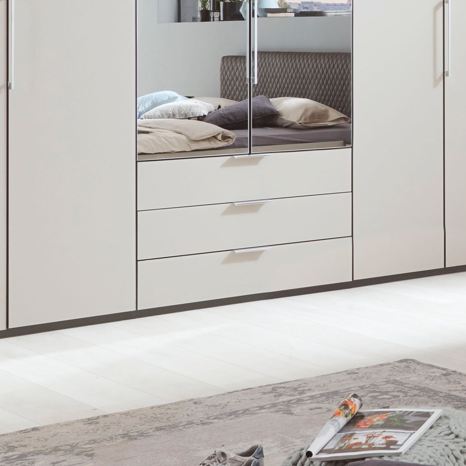 Halver Pebble Grey 6 Door Wardrobe with Drawers (W300cm) - Closeup View Of Mirror & Drawers