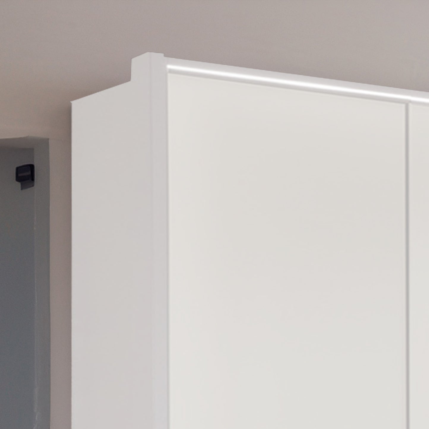 Halver White 4 Door Wardrobe with Drawers (W200cm) - Side View Closeup