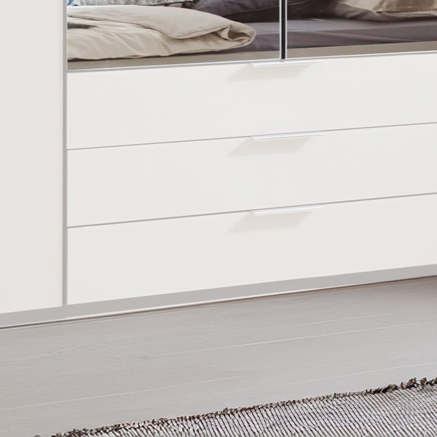 Halver White 4 Door Wardrobe with Drawers (W200cm) - Closeup View Of Drawers
