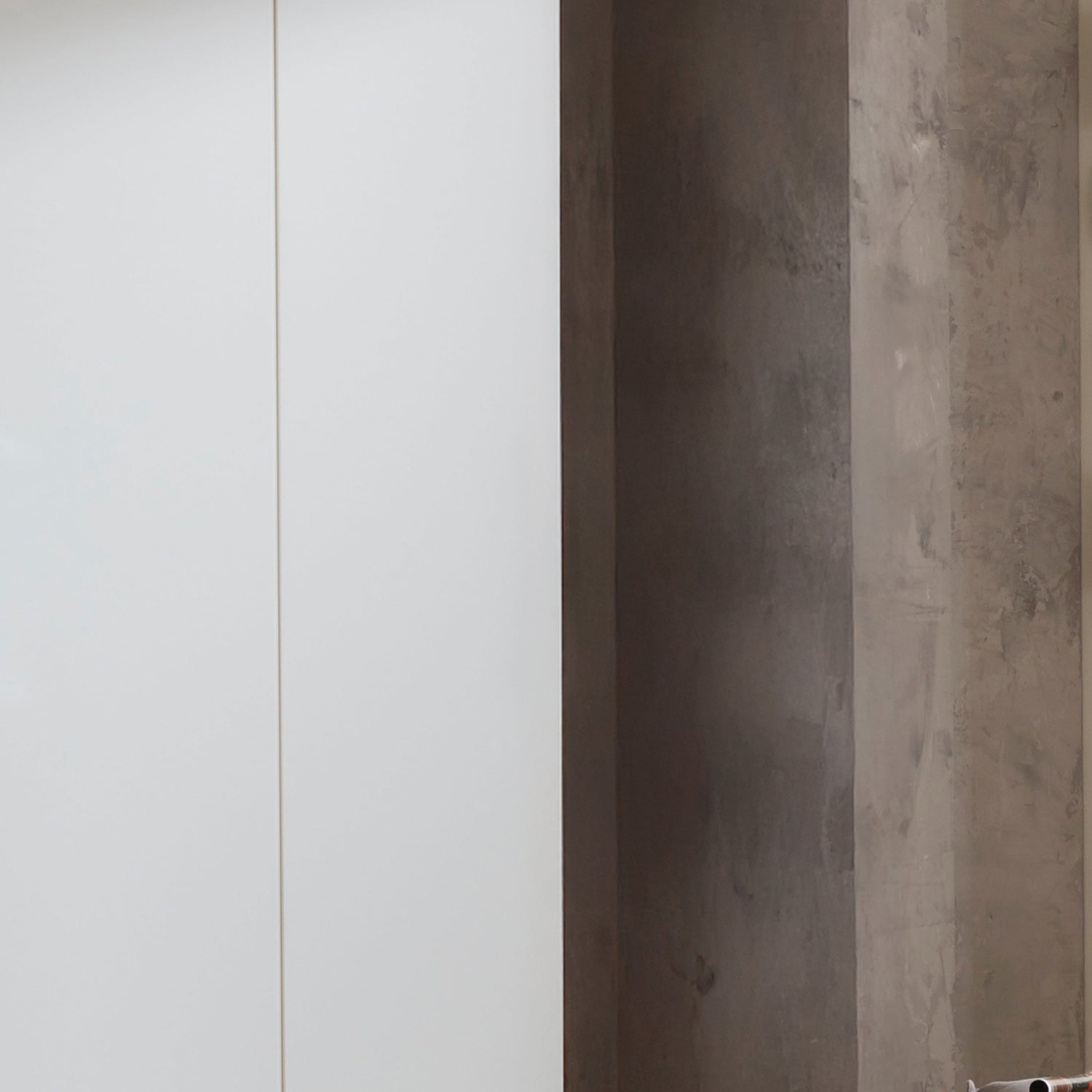 Halver White 5 Door Hinged Wardrobe (W250cm) - Door Closeup View