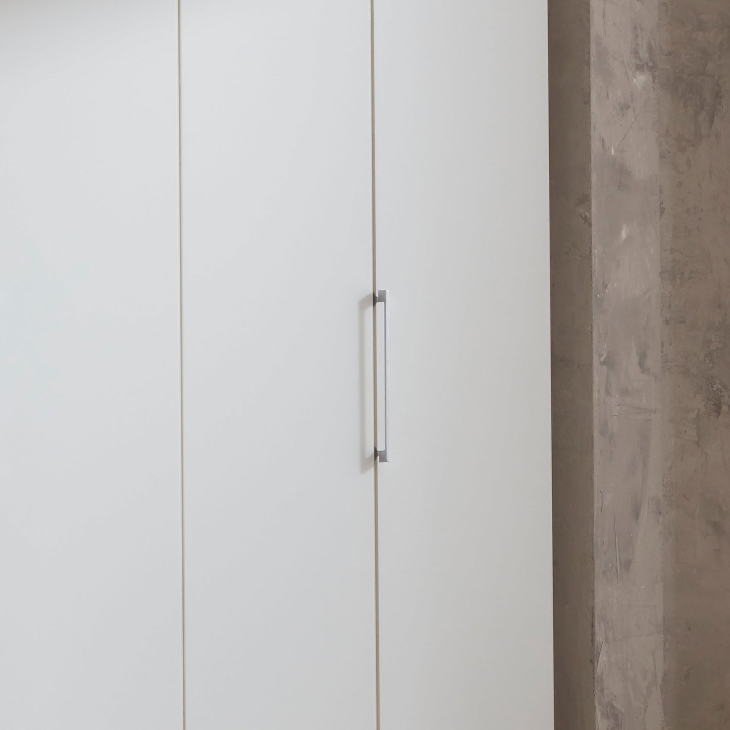 Halver White 6 Door Hinged Wardrobe (W300cm) - Closeup View with Handle