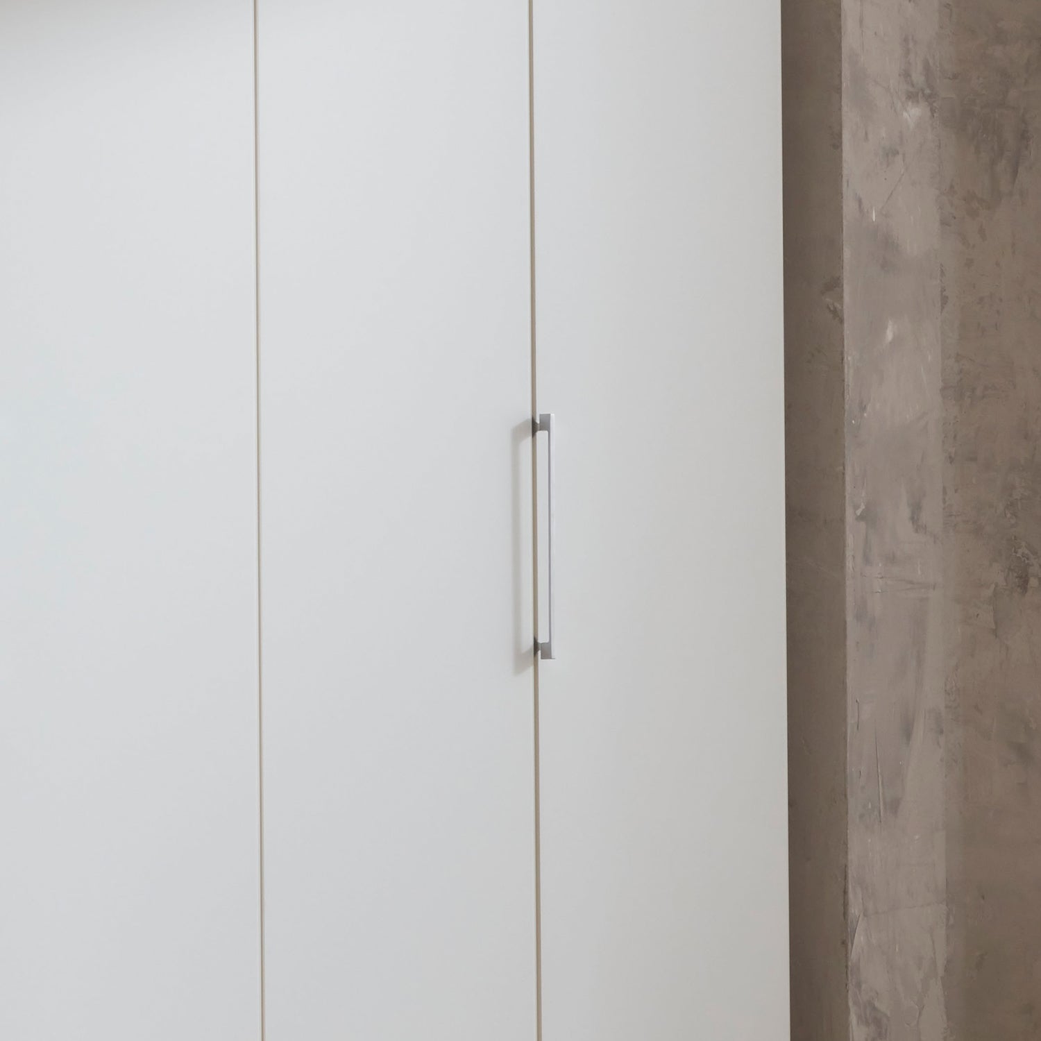 Halver White 6 Door Hinged Wardrobe (W300cm) - Closeup View with Handle