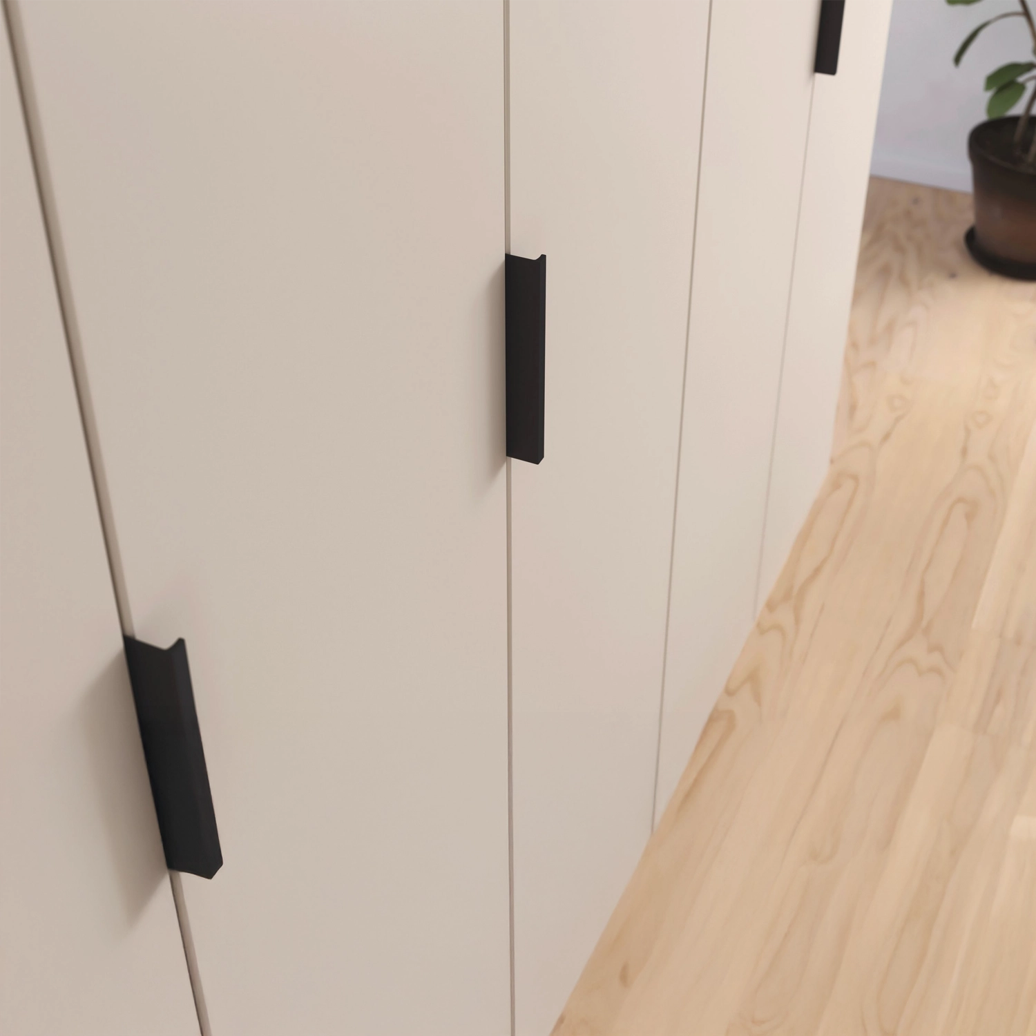 Kodi Champagne 5 Door Wardrobe with 3 Drawers – W226cm - Handle Closeup View