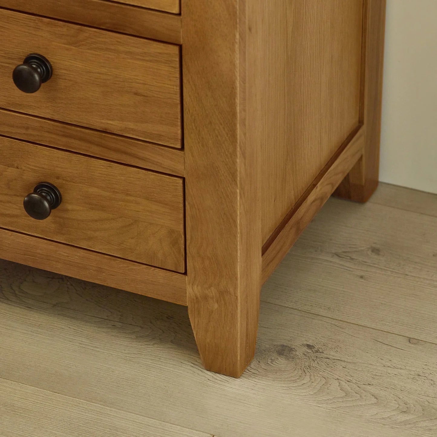 Marlborough 3 Drawer Bedside - Close view