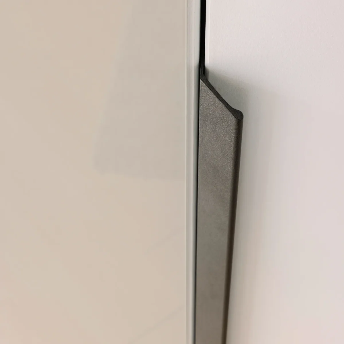 Artemis Oak & Champagne Glass 4 Door Hinged Wardrobe - Door Handle