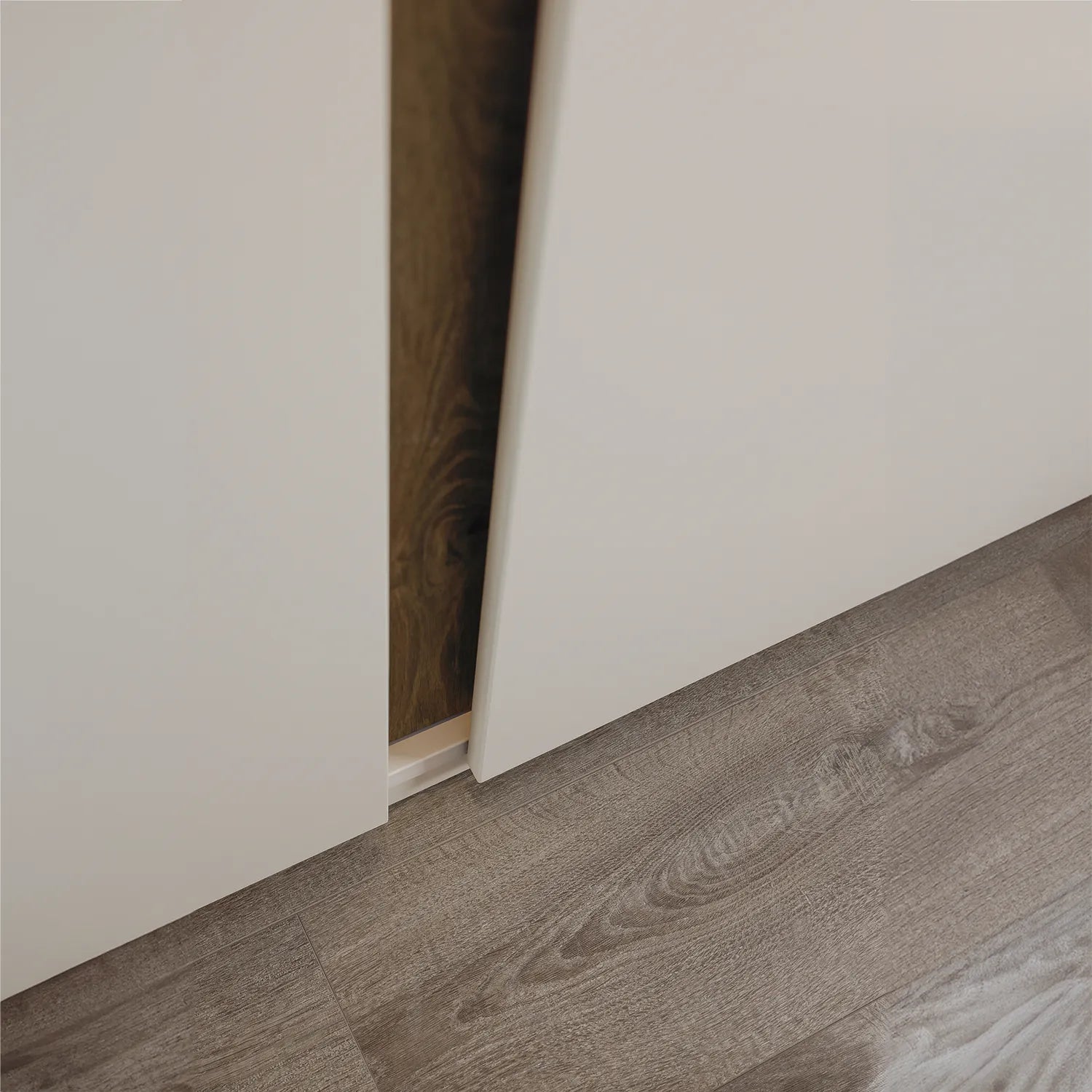 Door Close up of Larisa 251cm Champagne & Atlantic Oak Hinged 5 Door Wardrobe 