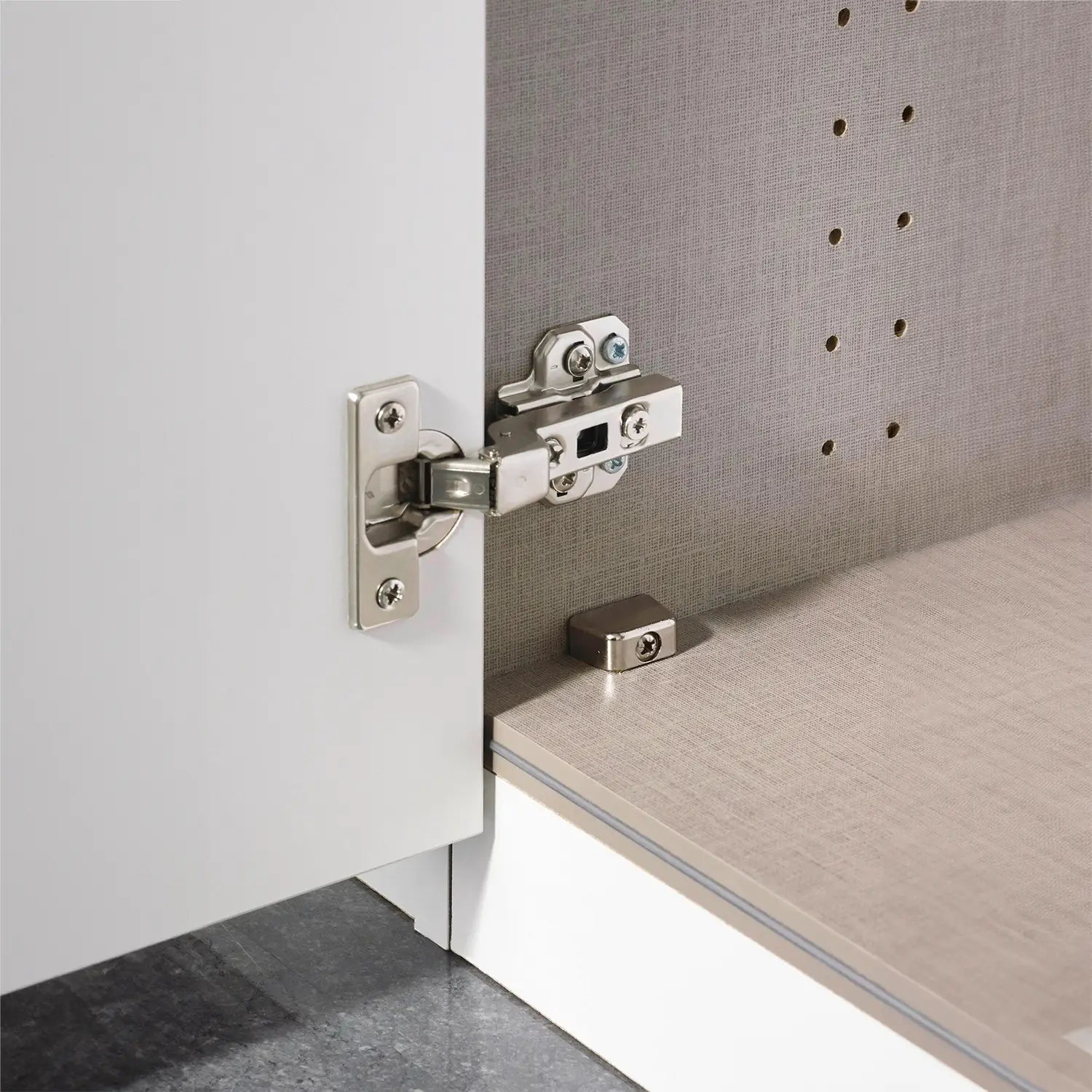 Rauch Montclar White High Gloss 6 Door Wardrobe with Drawers & Mirror - Internal Mechanism view