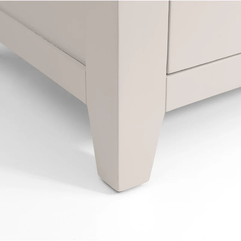 Richmond 4+2 Drawer Chest - Feet view