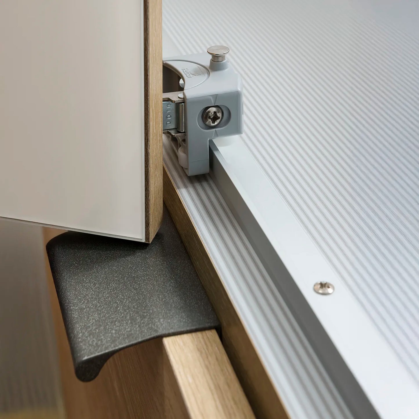 Templin 2000 Bianco Oak Carcase 6 Door 6 Drawer Wardrobe - W300cm - Bifold Door Interior View