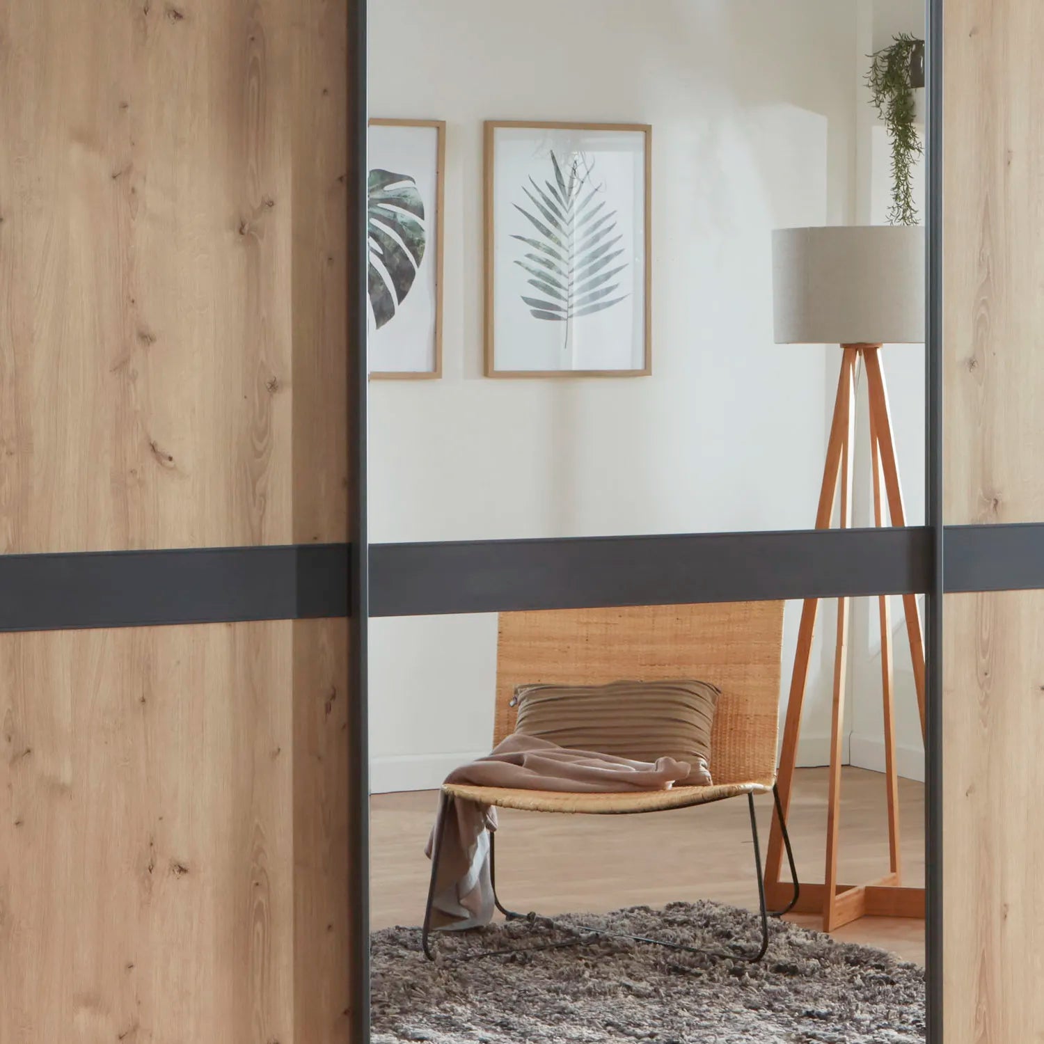 Wiemann Regen Bianco Oak 3 Door Sliding Wardrobe With Mirror - Close Up of Slate Strip across sliding doors 